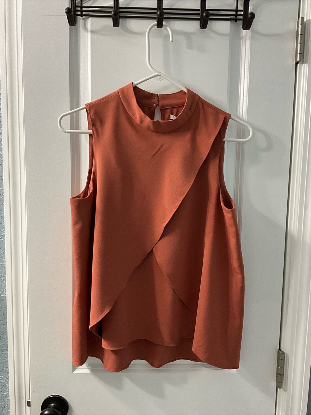 NWT Women’s Medium rust orange Sleeveless blouse BEIRUT chutney By Bar III